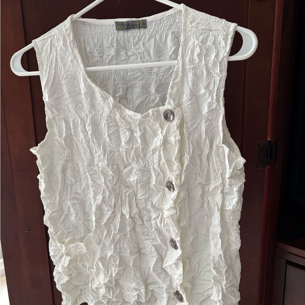 Elegant White Textured Women's Top